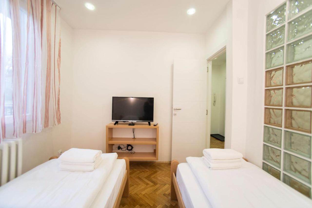 Free.Three Belgrado Exterior foto