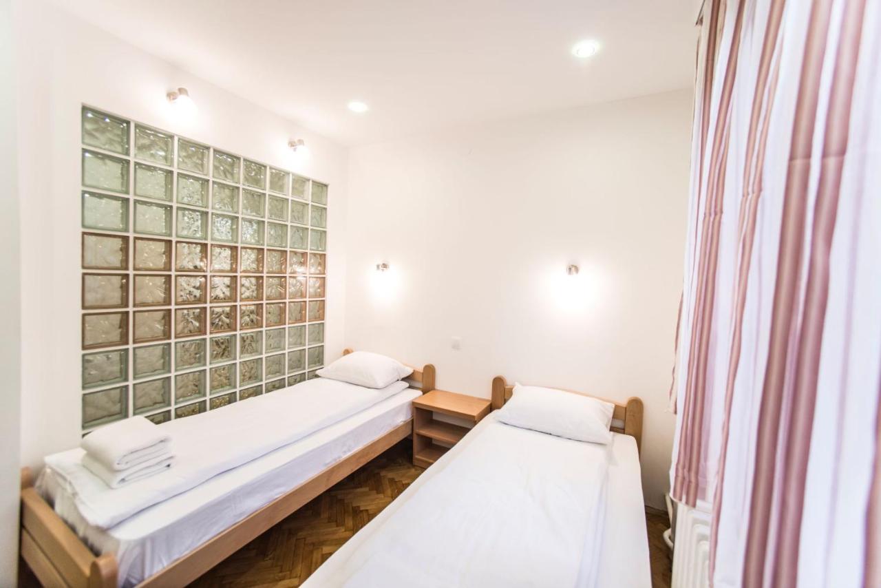 Free.Three Belgrado Exterior foto